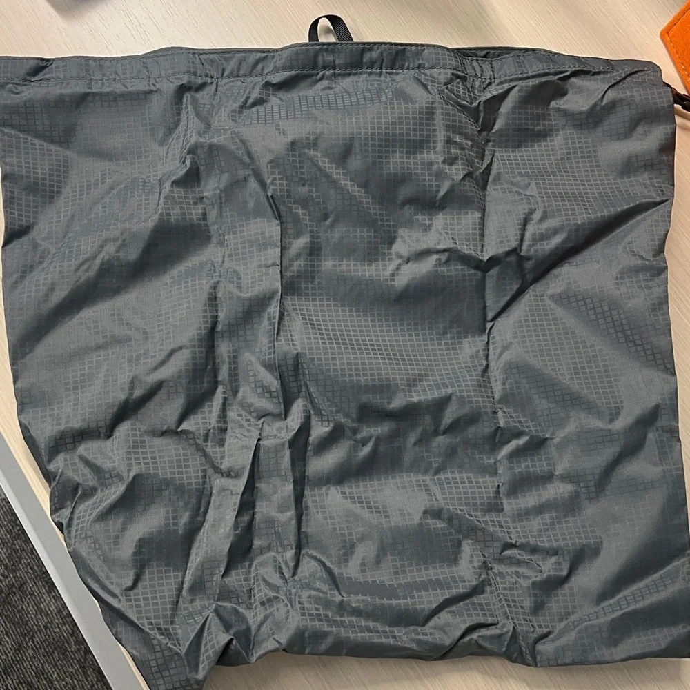 Acehigh Set of 2 travel organization bags a laundry bag and shoe bag New Unused